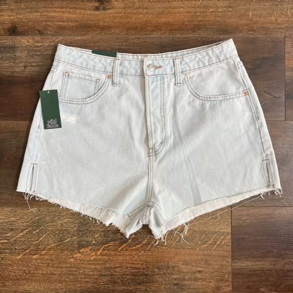 New with tags Wild Fable Women's Light Denim Jean Shorts Size 10 High Rise